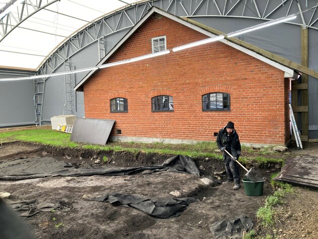 Fredrik rensar i hallen