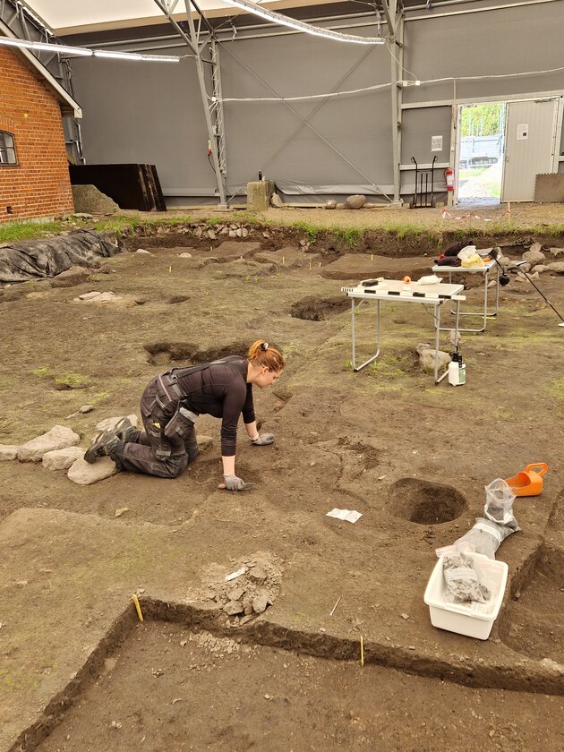 Andrea undersöker de övre horisonterna. Vendeltid eller tidig vikingatid?